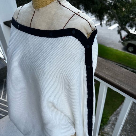 Blanc Noir sweater. Snap detail to wear multiple ways. Excellent preloved cond - Picture 4 of 5